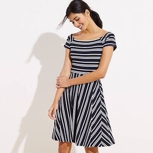 *NWT* LOFT STRIPED WRAP BACK FLARE DRESS - SZ XS